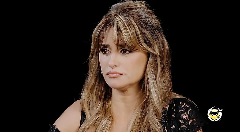El paso de Penélope Cruz por Hot Ones incluye muchos gritos en español