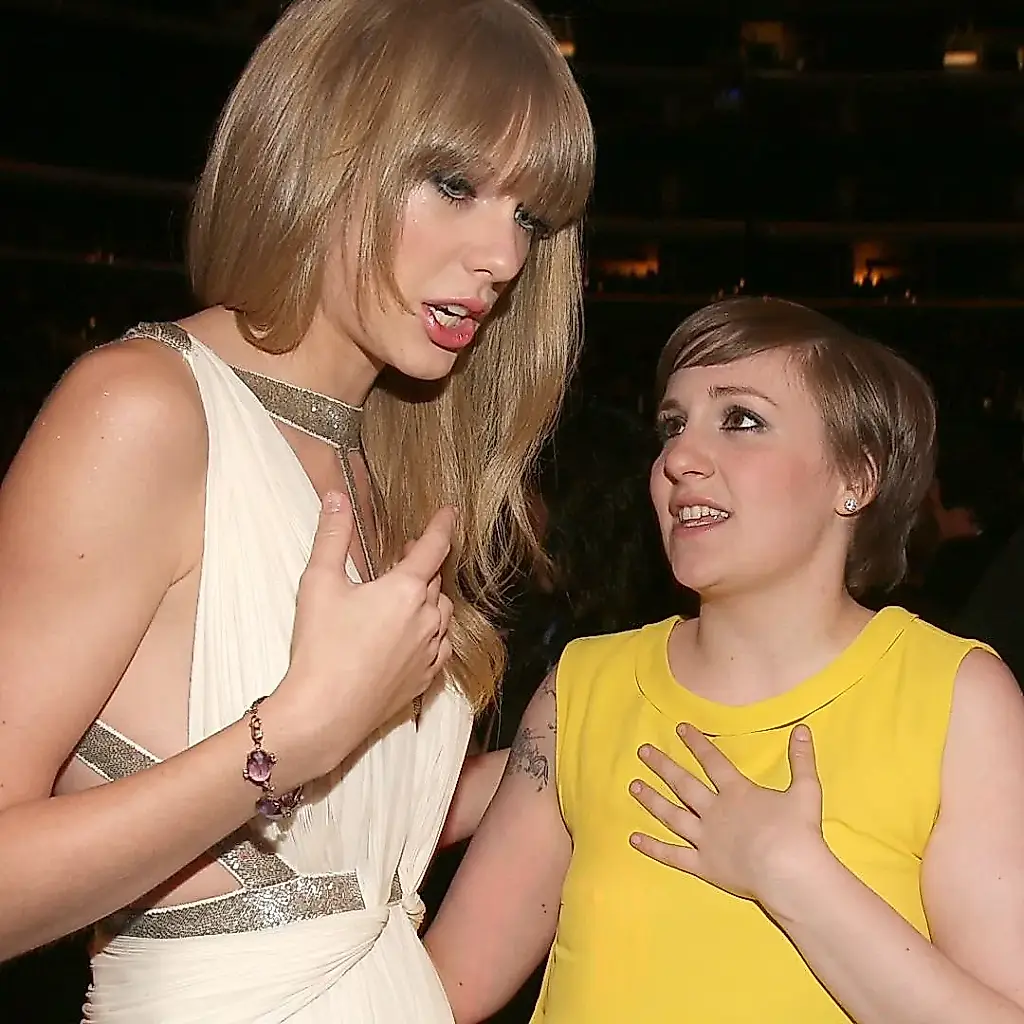 El polémico discurso de Lena Dunham: escándalo nupcial con el fútbol americano de fondo