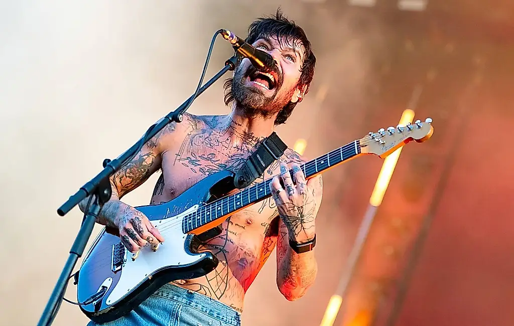 Biffy Clyro и звезда Stranger Things вместе на сцене