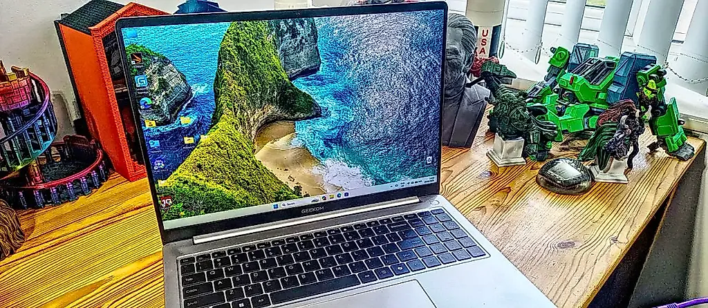 Análisis del portátil profesional Geekom GeekBook M16