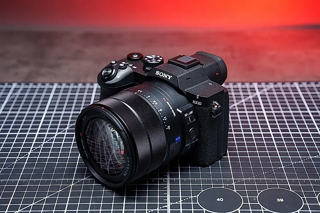 Sony resucita la RX10: un superzoom a precio astronómico