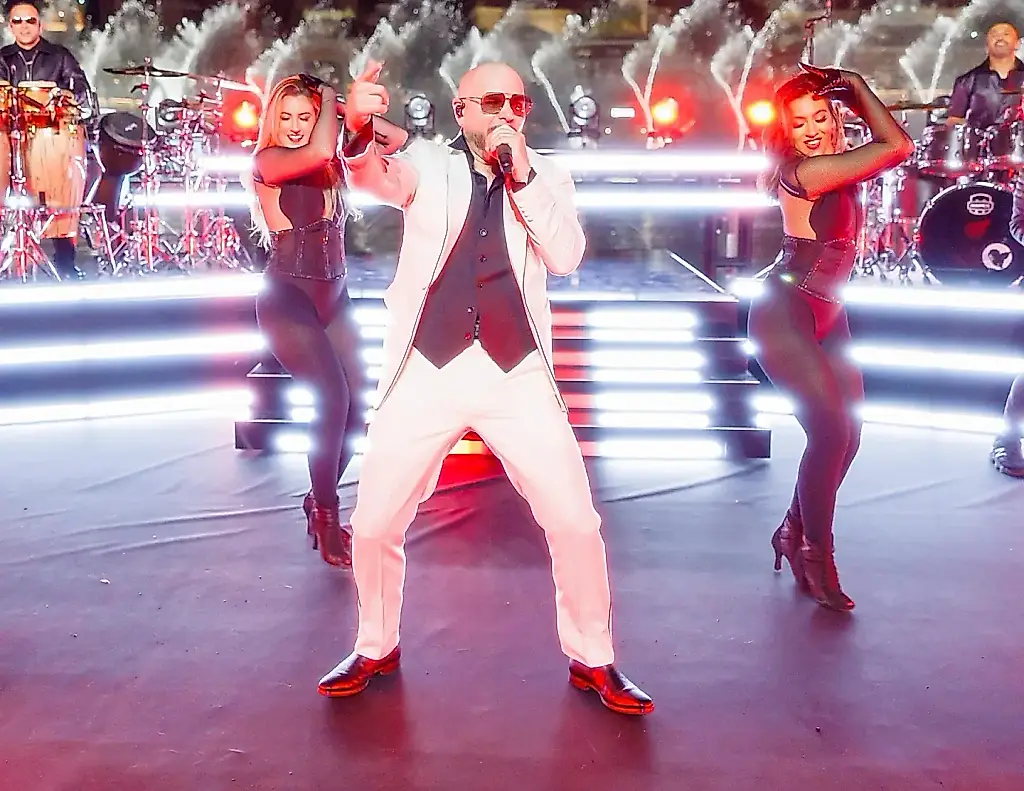 Pitbull и армия лысых: рекорд в парке