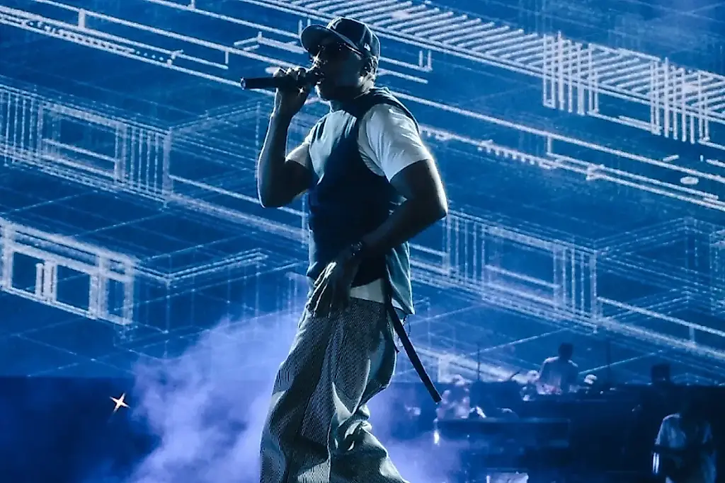 El concierto final de Jay-Z en el Yankee Stadium se retrasó tres horas por una multitud sin entradas