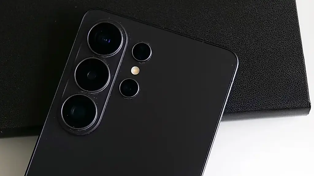 Samsung не понимает причины покраснения экранов Galaxy S26 Ultra