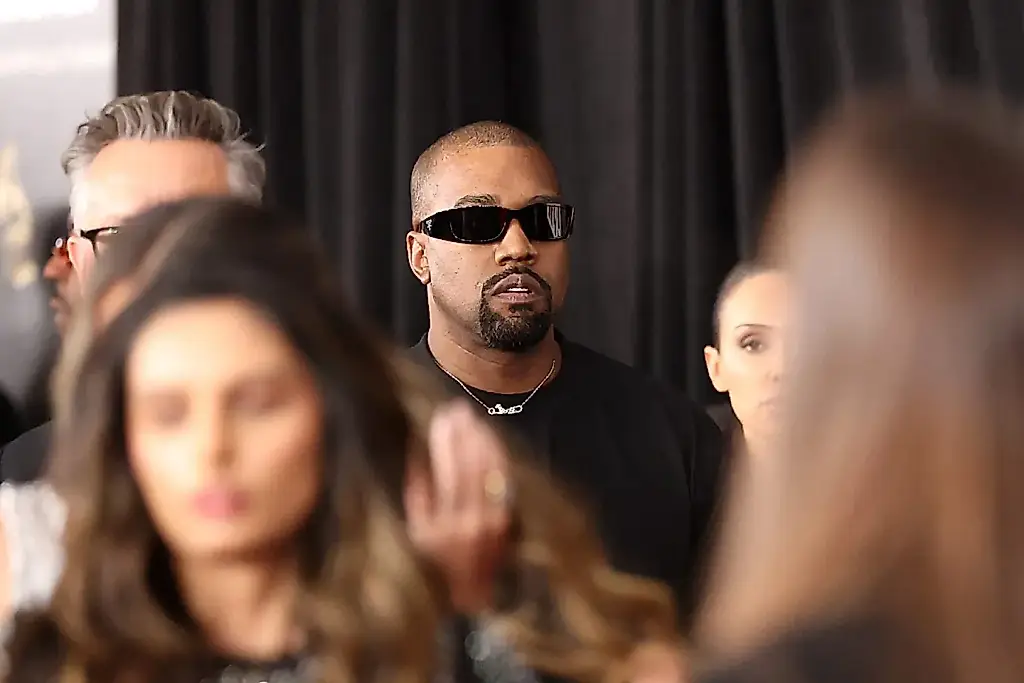 Ye и French Montana попали под суд за дорожку с боем с папарацци
