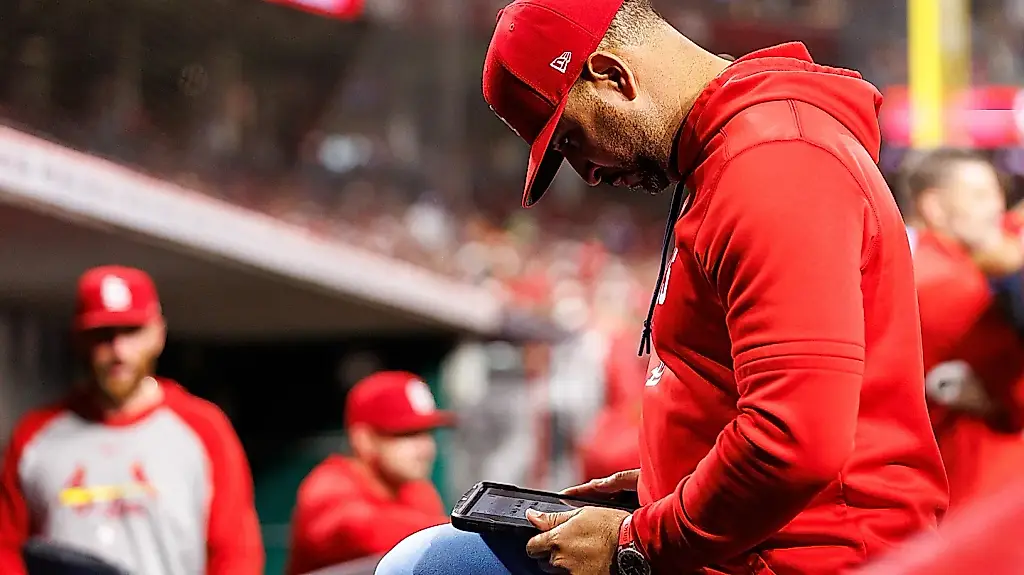 La MLB prohíbe usar iPads con IA para diseñar estrategias durante los partidos