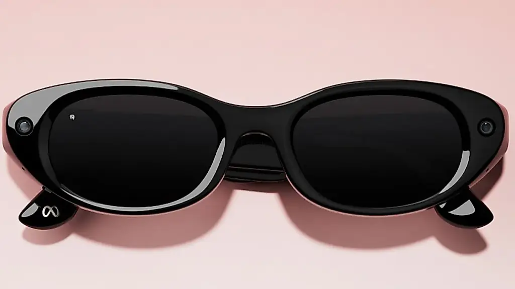 Activistas toman las paradas de Londres con anuncios falsos de Meta Glasses