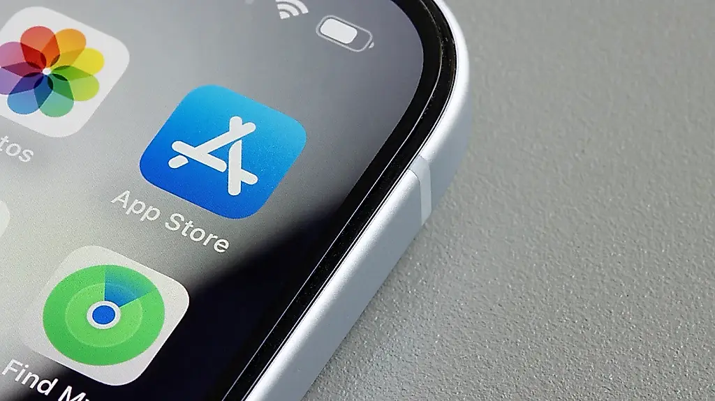 Apple y Google obligan a combatir las aplicaciones que «desnudan»