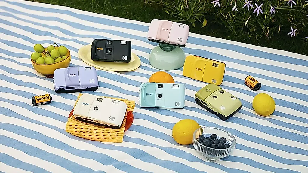 Kodak presenta una nueva cámara de película de 35 mm en siete colores vivos por 35 dólares: vuelve un diseño icónico