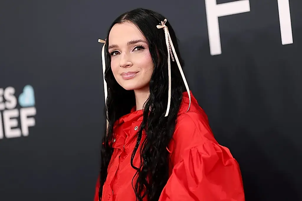 Poppy не смогла выступить на Upheaval Festival из-за дыма