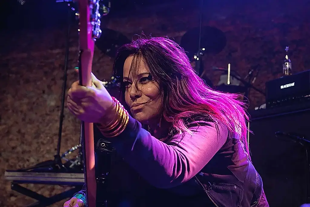 Jennifer Finch (L7): el pozo sin fondo del rock