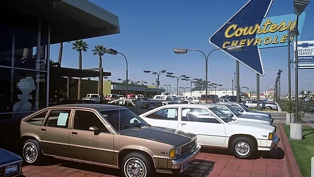 70 лет сияет вывеска у дилера Chevy