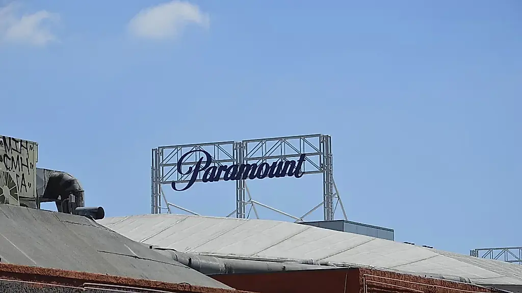 Un juez frena la fusión de Paramount y Warner Bros.