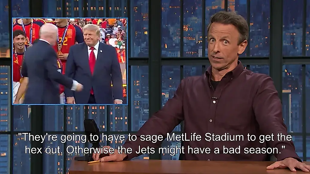 Seth Meyers собрал нарезку, где толпы освистывают Трампа на спортивных аренах