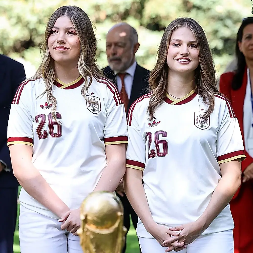 Принцесса Леонор выбирает розовые Pumas — новый летний тренд кроссовок?
