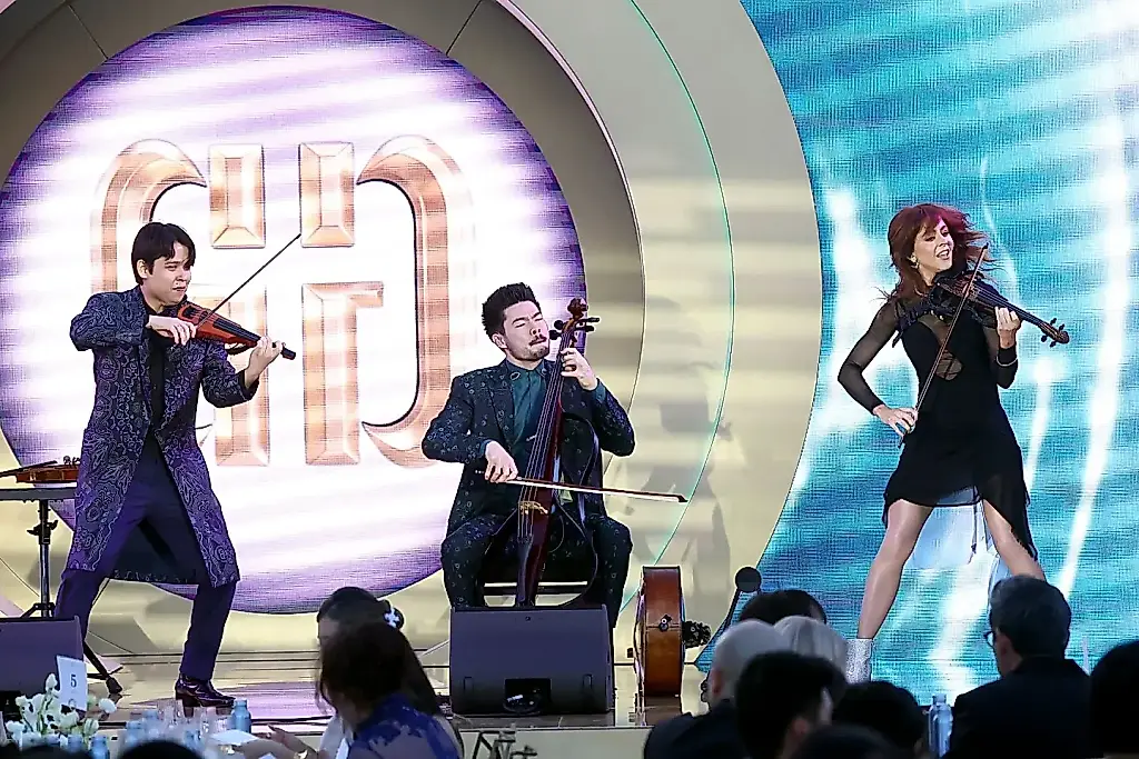 Lindsey Stirling y ARKAI: violines contra el aburrimiento del mundo