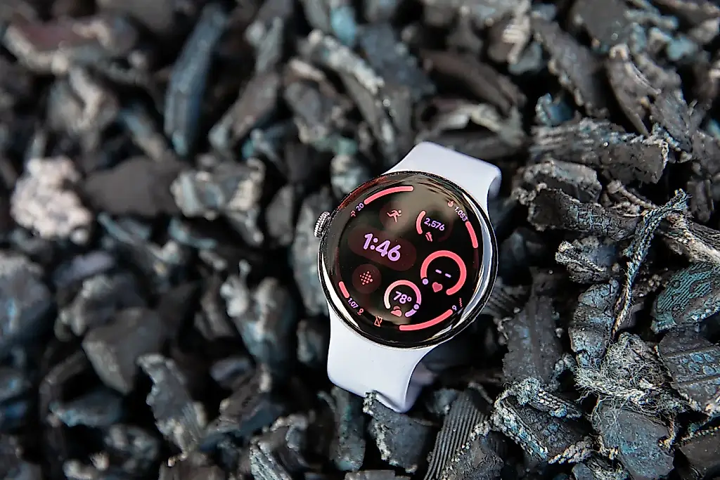 Google обновляет Wear OS 7: на часах теперь и трекеры доставки, и спорт!
