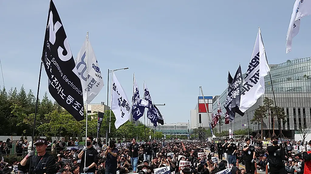 Samsung union suspends strike after reaching tentative deal on bonuses