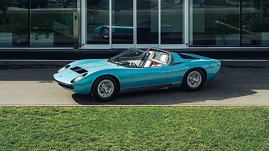 Lamborghini celebra su 20.º aniversario con un nuevo tono azul