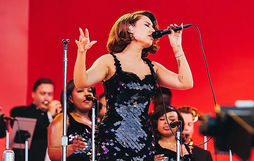 RAYE se ha llevado al límite por su segundo álbum