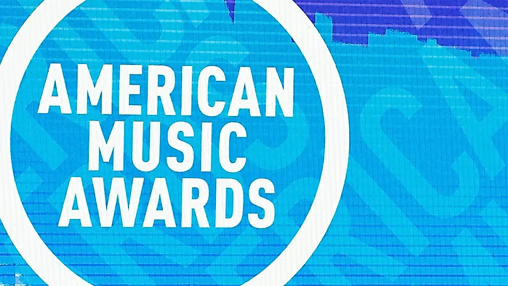 Maluma baila salsa y promete «sabor colombiano» en los American Music Awards 2026
