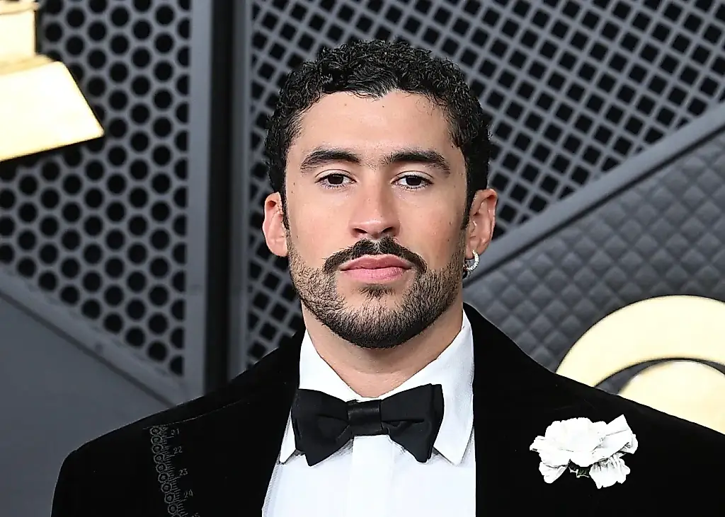 Bad Bunny pone voz a Pizza con gafas de «Toy Story 5»
