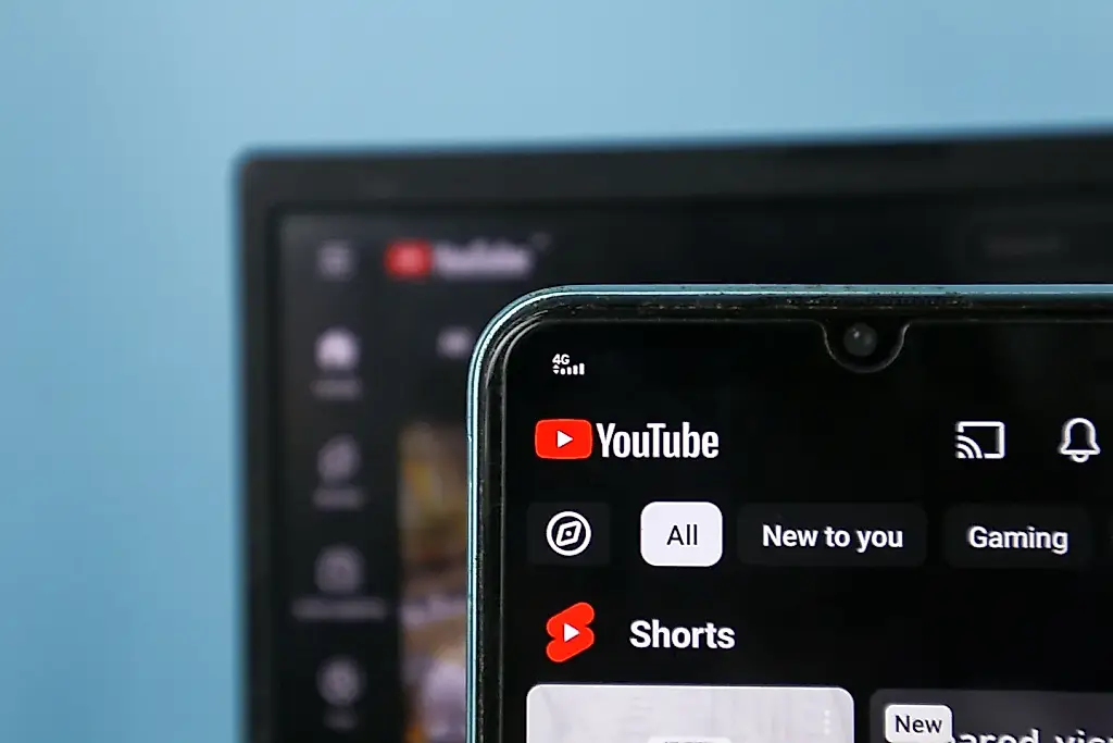 YouTube elevará el nivel de etiquetado del contenido generado por IA, pero no para niños