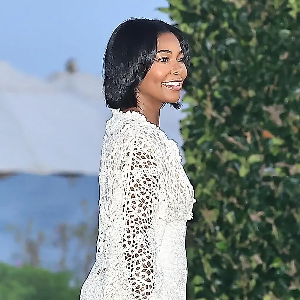 El raro bolso Prada Moon Buckle de Gabrielle Union refuerza su estatus de icono Y2K