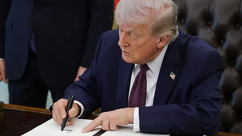 Трамп подписал сокращённый указ по ИИ и кибербезопасности