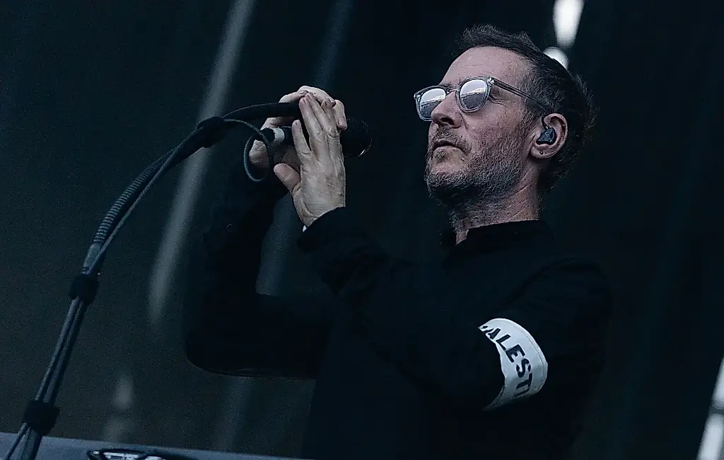 Massive Attack interpreta «Regret of the Times» de Seo Taiji and Boys, una canción de protesta surcoreana