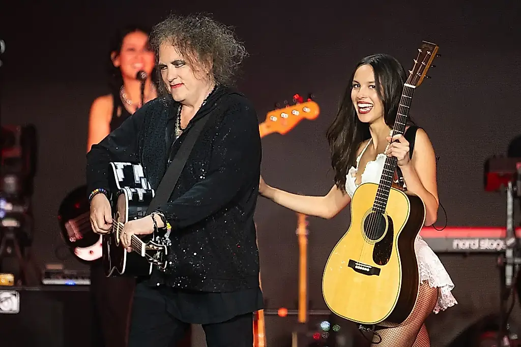 Olivia Rodrigo y Robert Smith presentan «What's Wrong With Me» en el festival Primavera Sound 2026