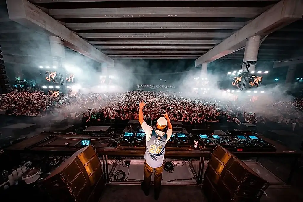 Chris Lake подстраивает ритм под Нью-Йорк: под мостом, под дождём и под фанатами