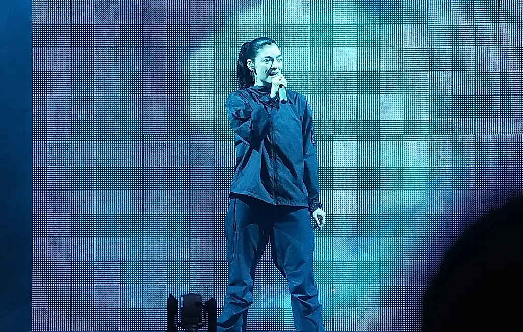 Lorde превращает хит Charli XCX в "Девочка, всё сложно" на Governor’s Ball 2026