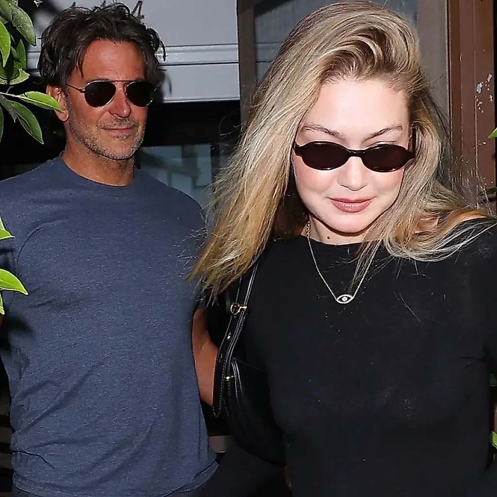 La tendencia butter yellow en el conjunto de Gigi Hadid para su cita con Bradley Cooper