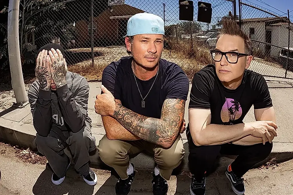 Blink-182 готовят сюрприз к юбилею альбома