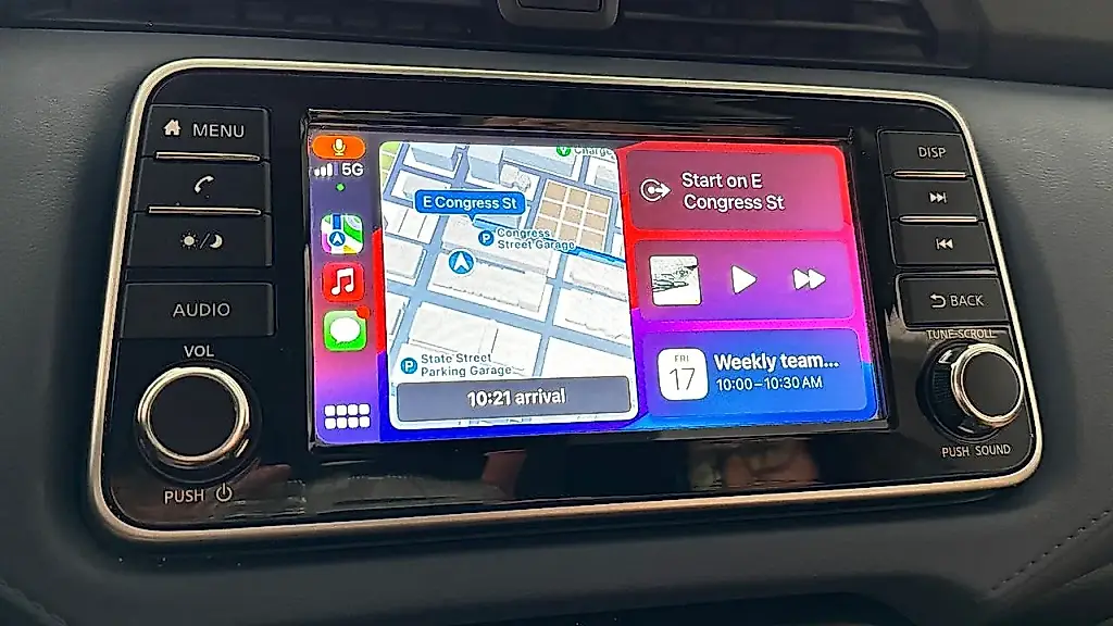 Apple incorpora vídeo en streaming a CarPlay y eso inquieta