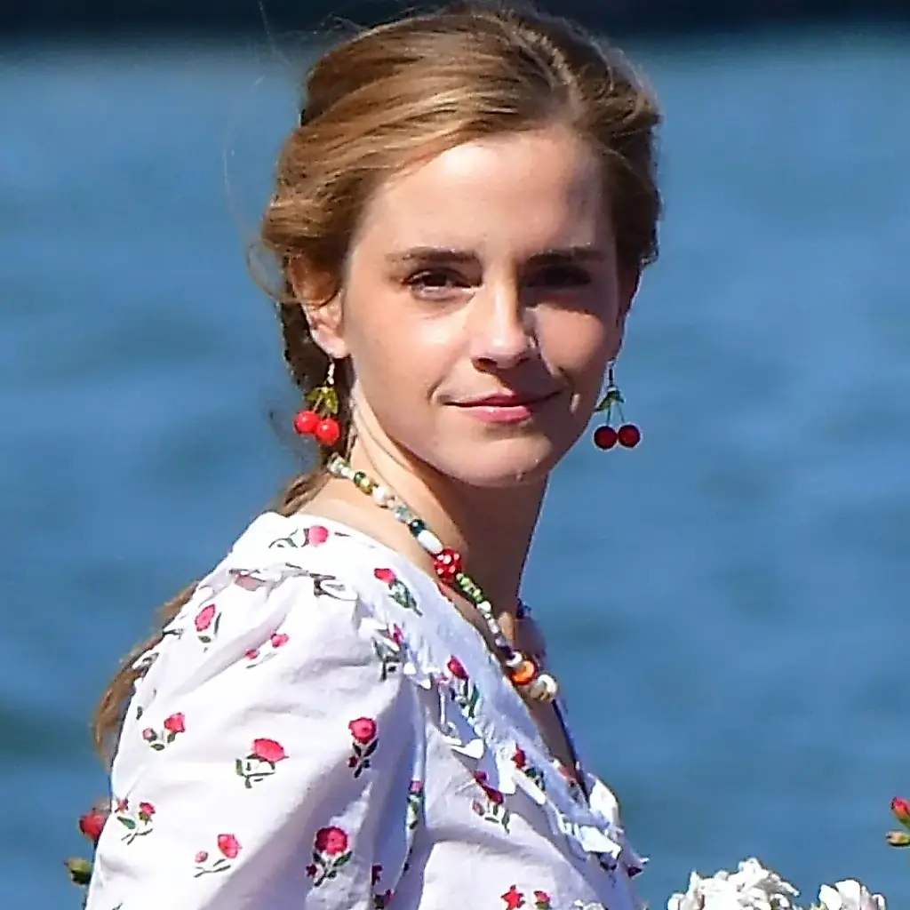 Dua Lipa y Emma Watson en Italia: duelo de sandalias