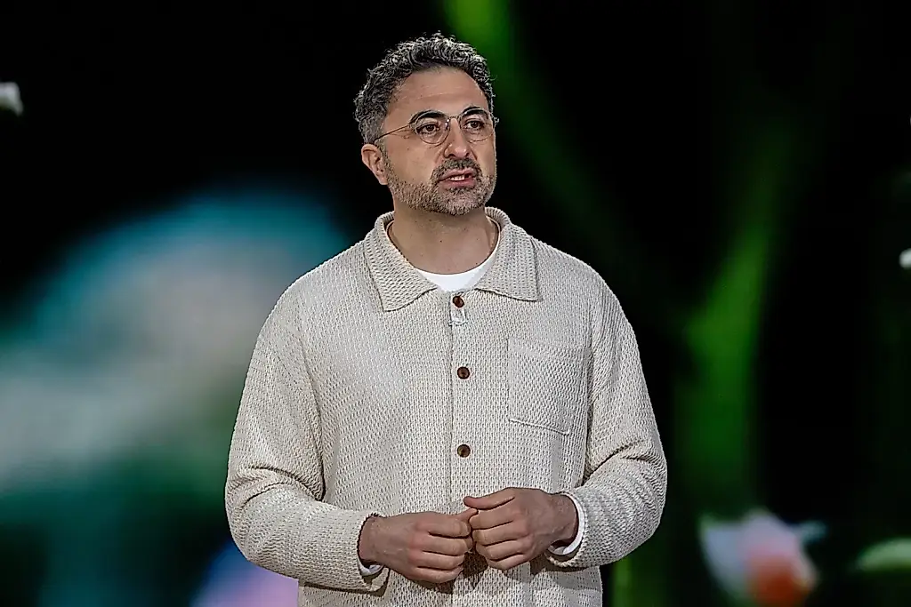 Microsoft AI: Anthropic заигрывается с сознанием у бота