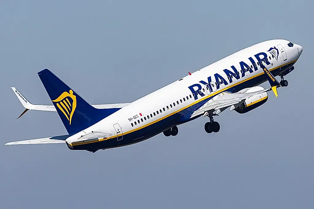 Investigan a Ryanair por cobrar a los padres por sentarse junto a sus hijos