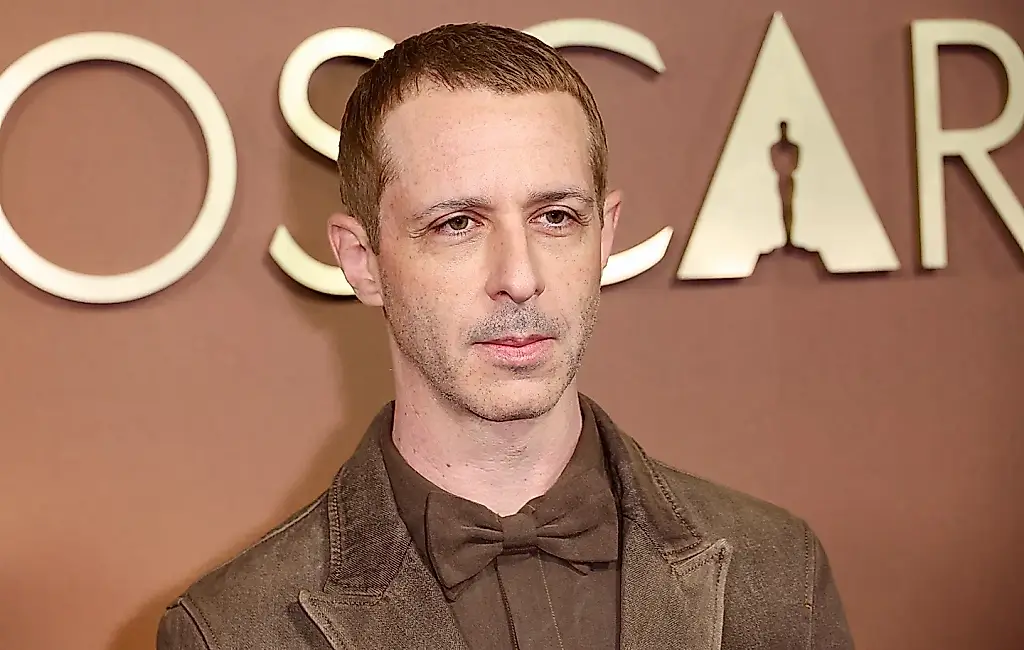 Jeremy Strong se transforma en Zuckerberg: reacciones al tráiler de «The Social Reckoning»