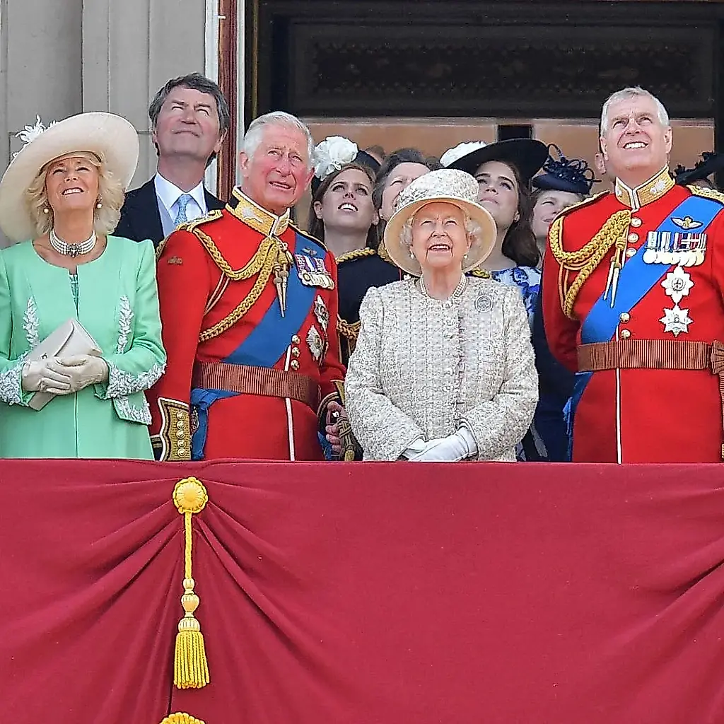 El único que no se hunde: ¿a quién dejó en paz la prensa sensacionalista británica?