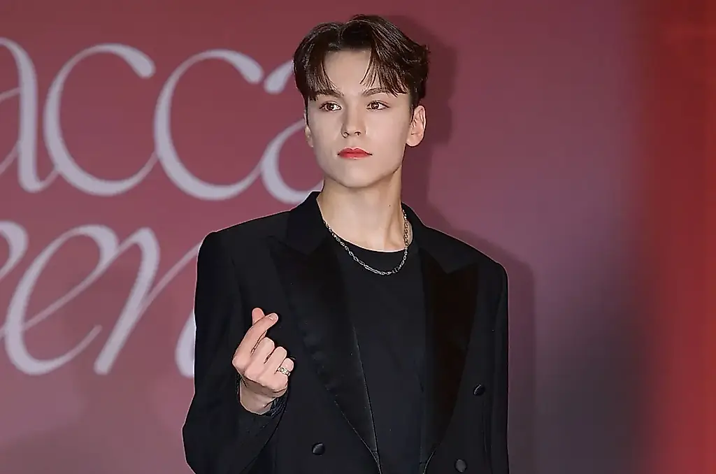 Vernon, de SEVENTEEN, se despide del ejército y publica el tema «I'll Be Back»