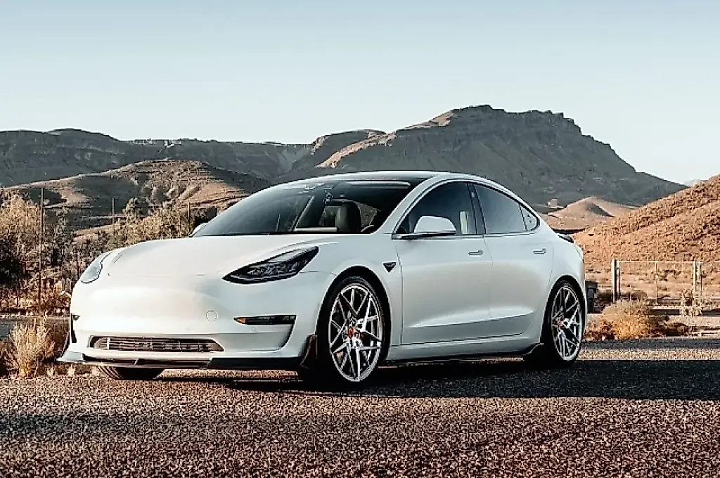 Tesla llama a revisión millones de coches en China