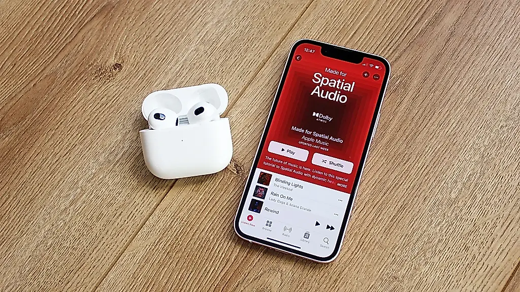 Apple Music introduce etiquetas para la música creada con IA: los fans exigen prohibirla por completo