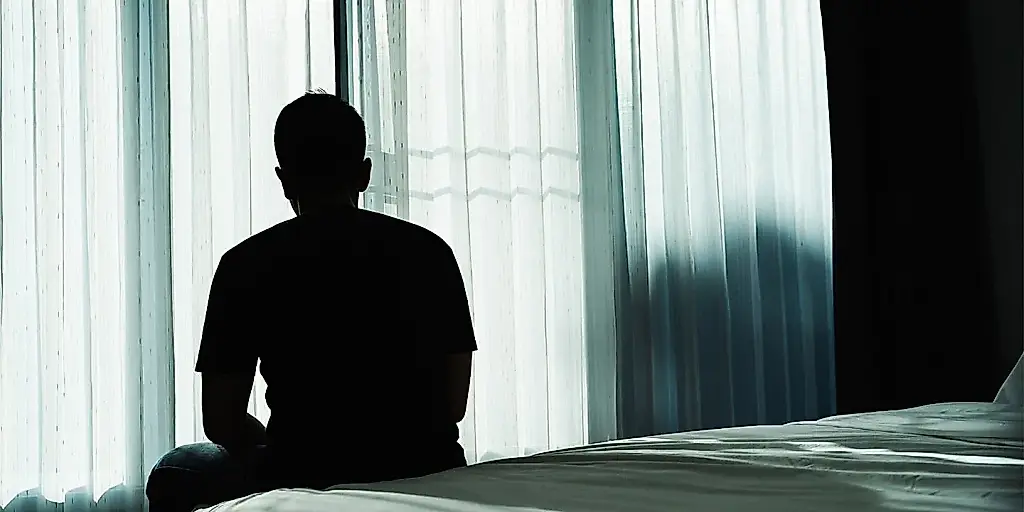 Adolescentes en el vacío: por qué la sensación de ser invisible se relaciona con las adicciones