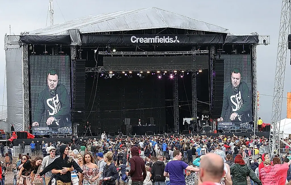 Полиция раскопала тайник перед Creamfields