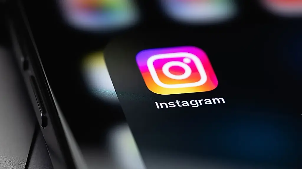 Instagram сам режет Reels