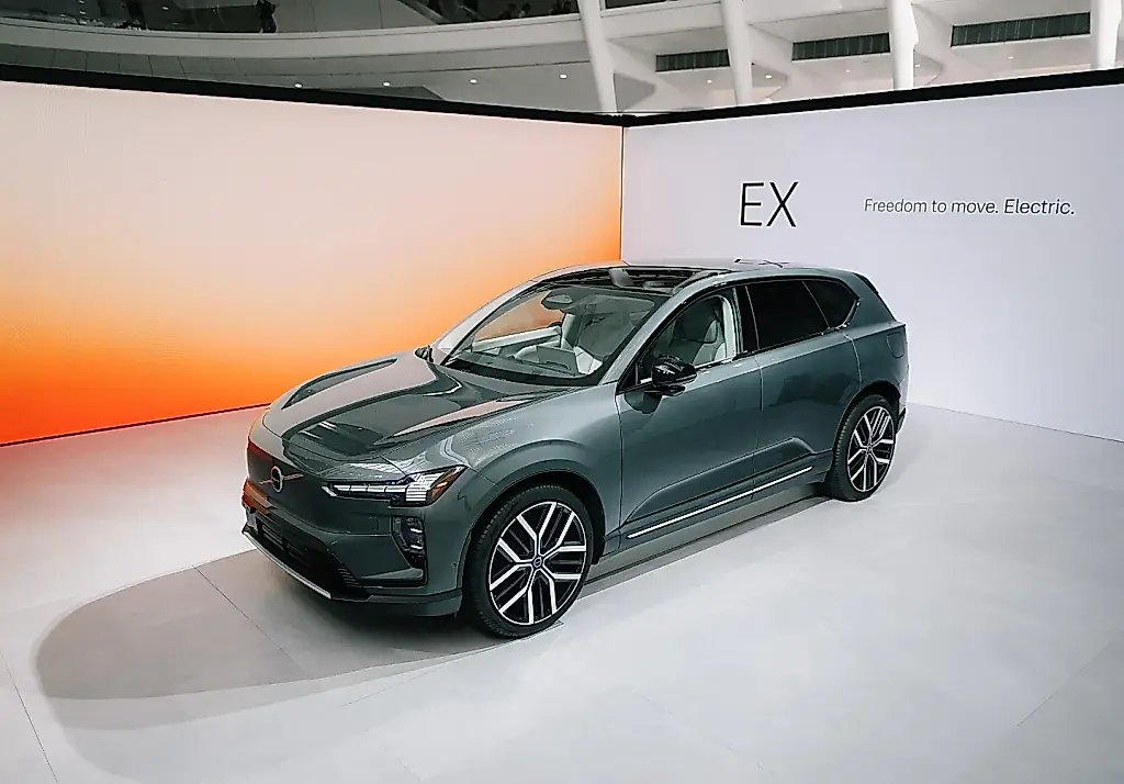 Volvo enseñará a sus coches a avisarse entre sí de los peligros de la carretera