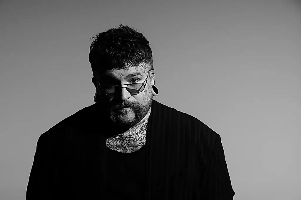 Teddy Swims возглавил телерейтинг с песней «Lose Control»