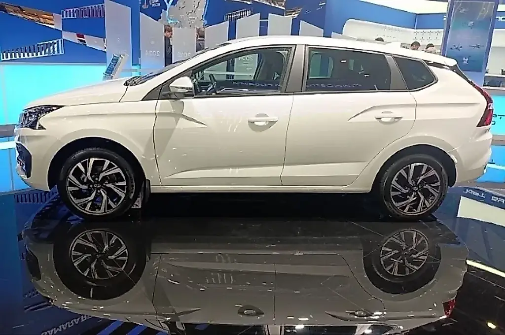 Российский автопром: легковушки растут, коммерческий транспорт проседает